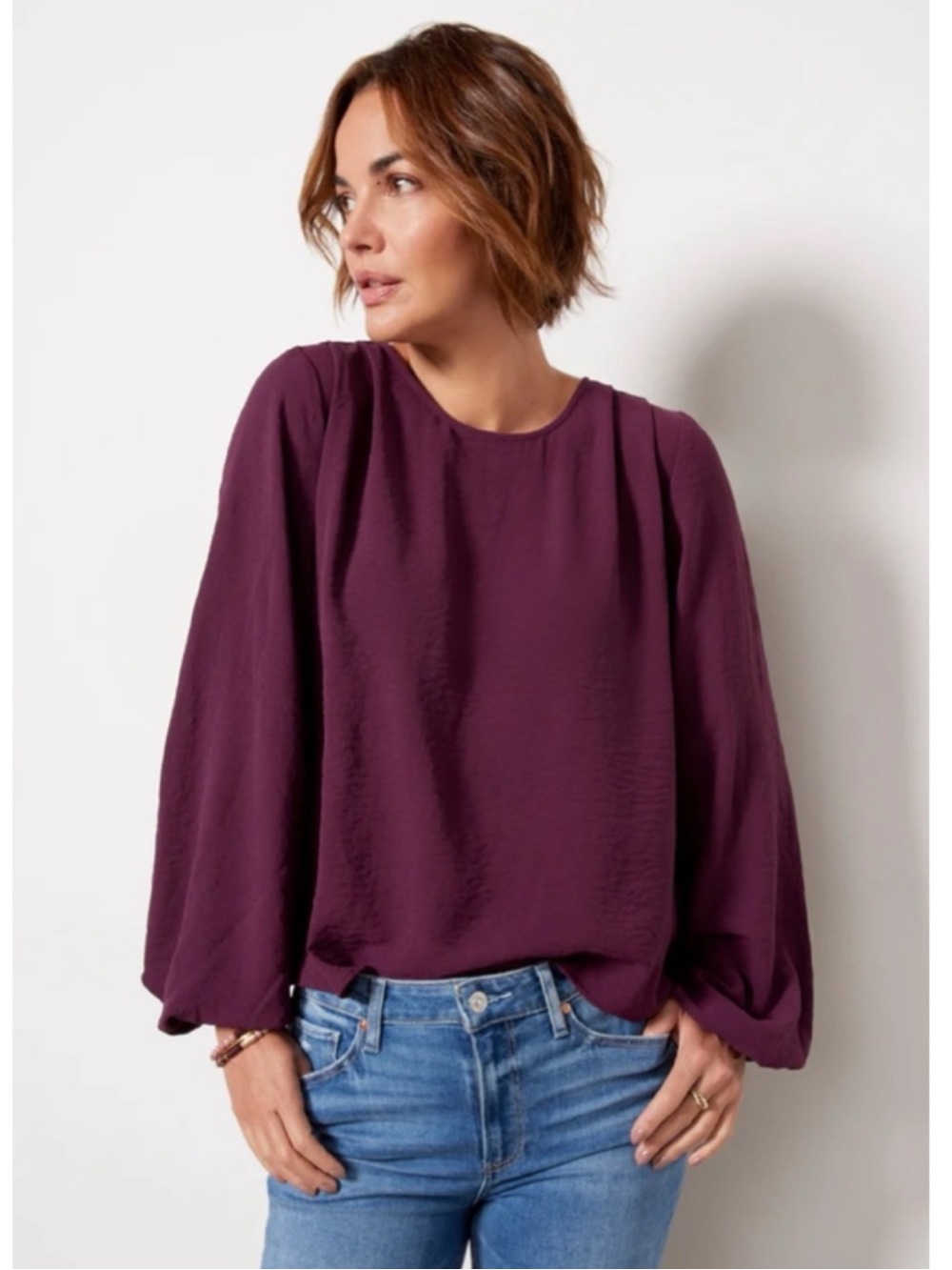 EVEREVE Taryn Smock Detail Blouse in Wine - Picture 8 of 8